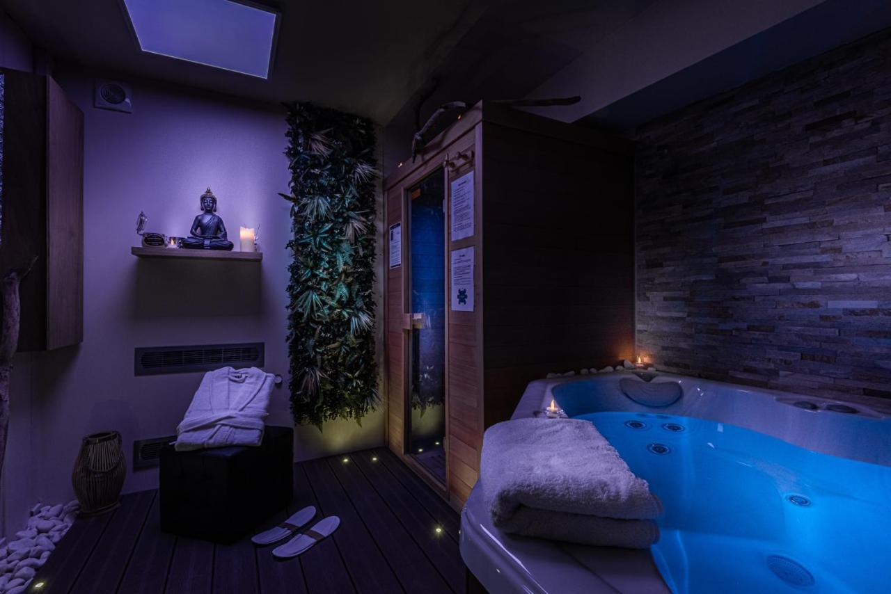 Romantique Sauna Et Jacuzzi