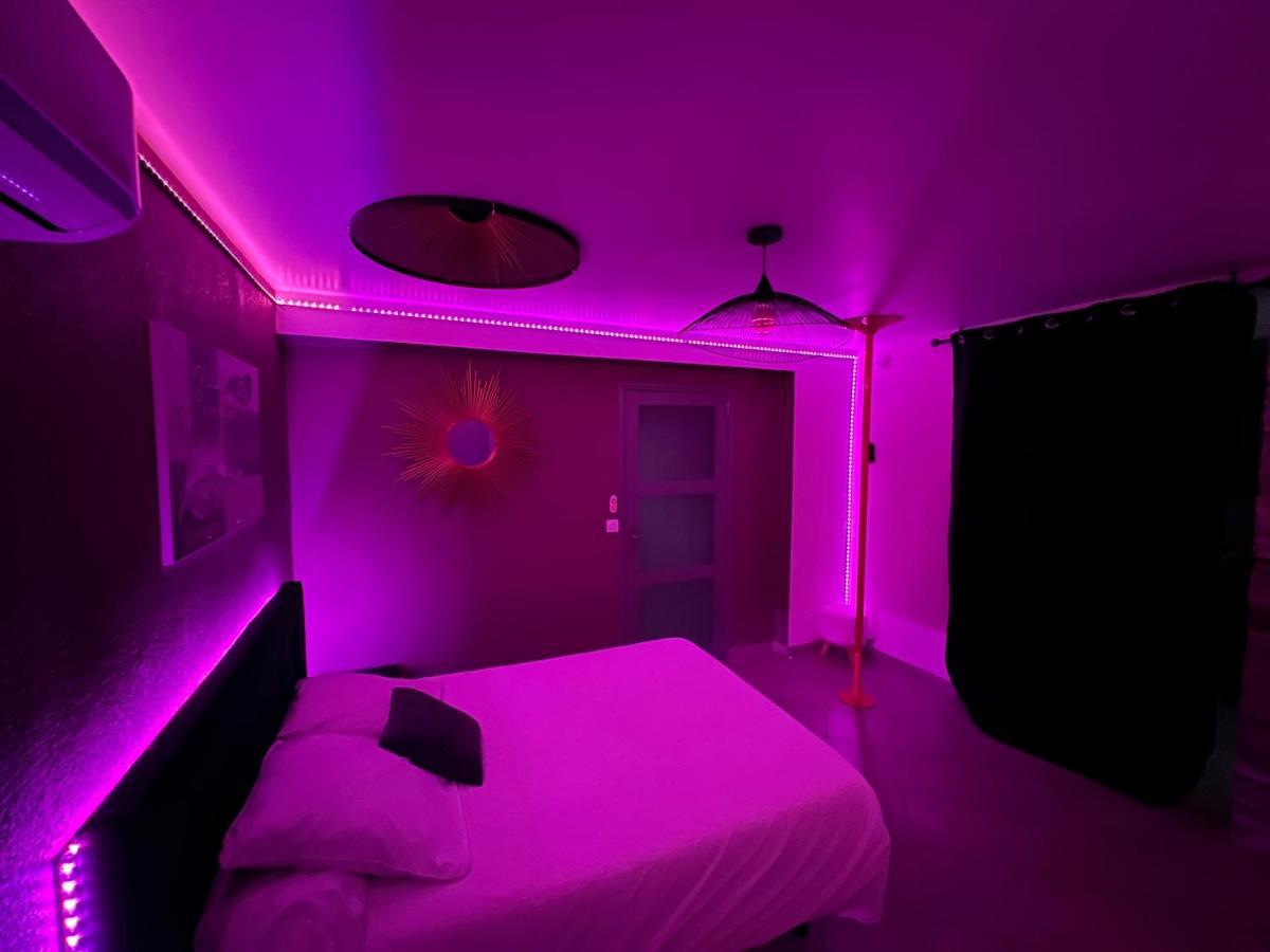 Love hôtel Romantique Sauna Et Jacuzzi 2*